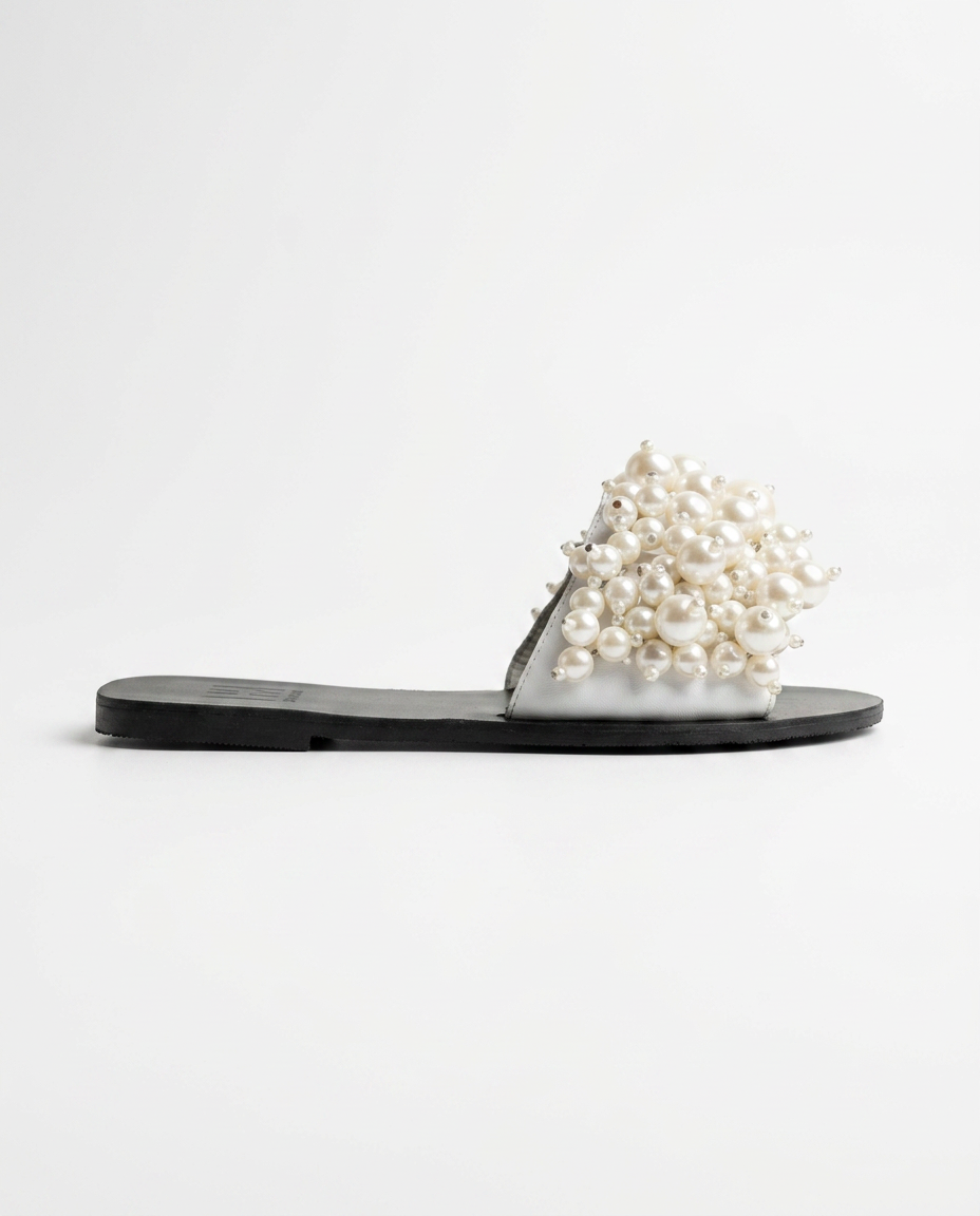 Flat Sandal with Pearl Main image