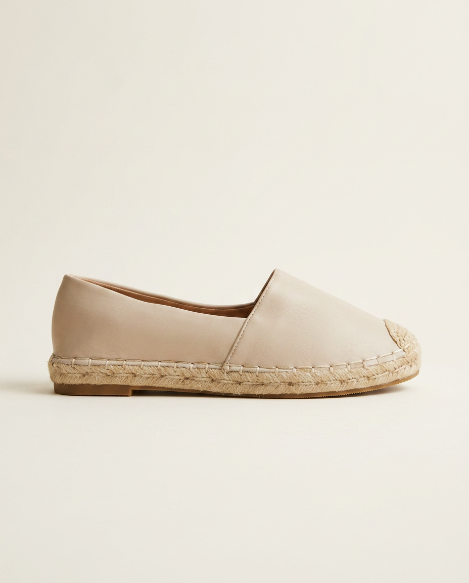 Flat shoe