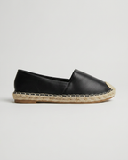 Flat shoe