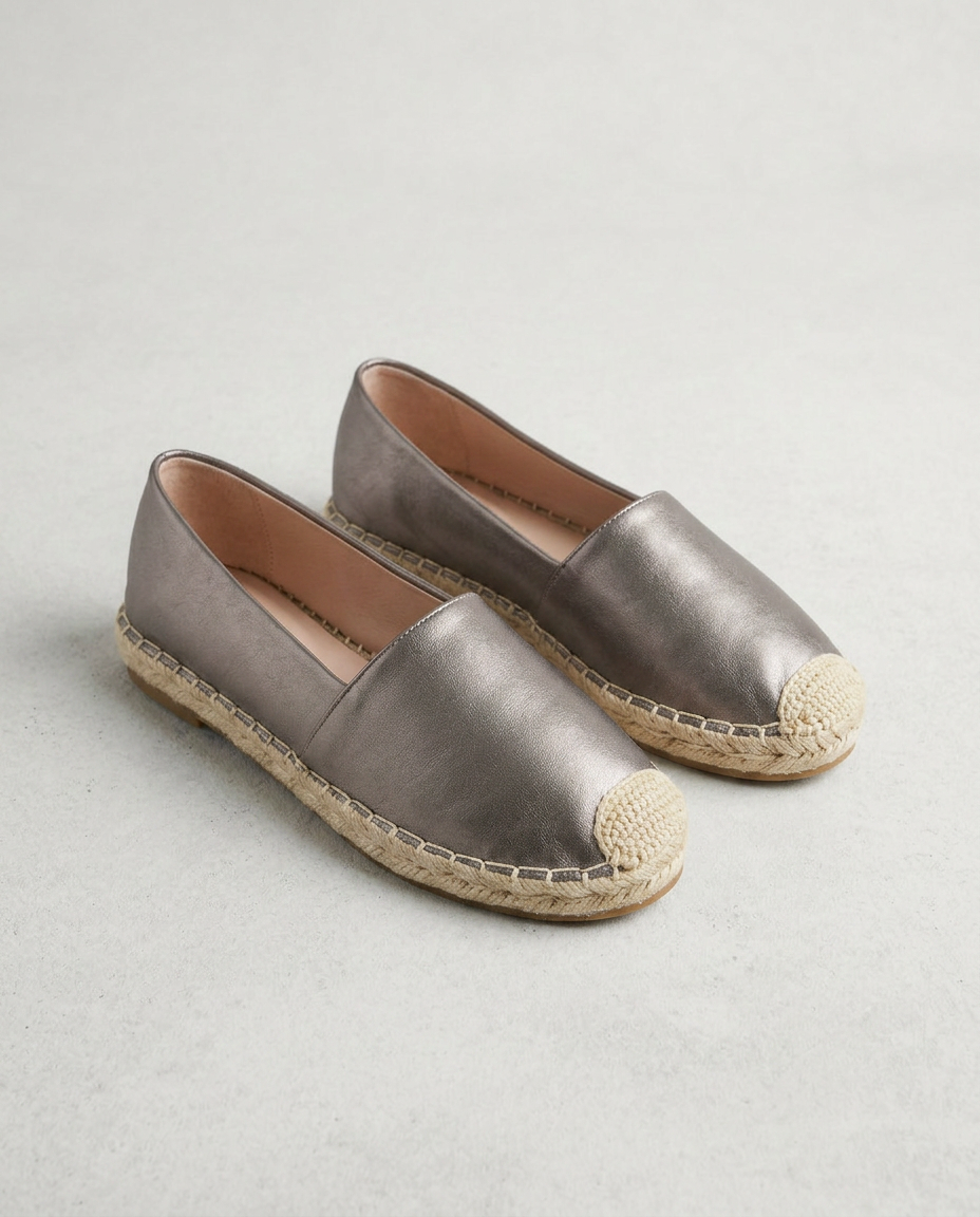 Flat shoe