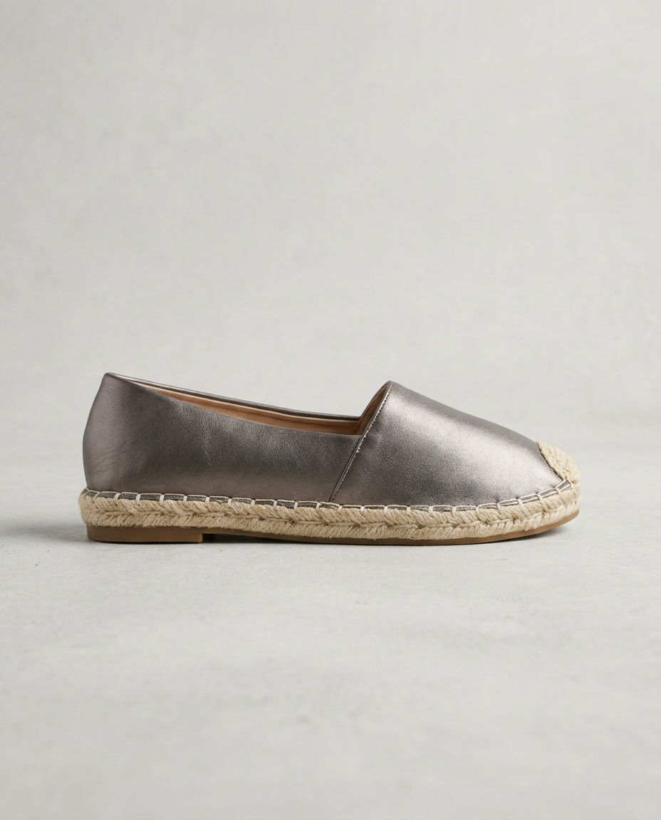 Flat shoe