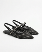 Flat shoe