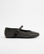 Flat shoe