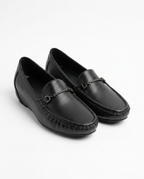 Flat shoe