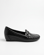 Flat shoe