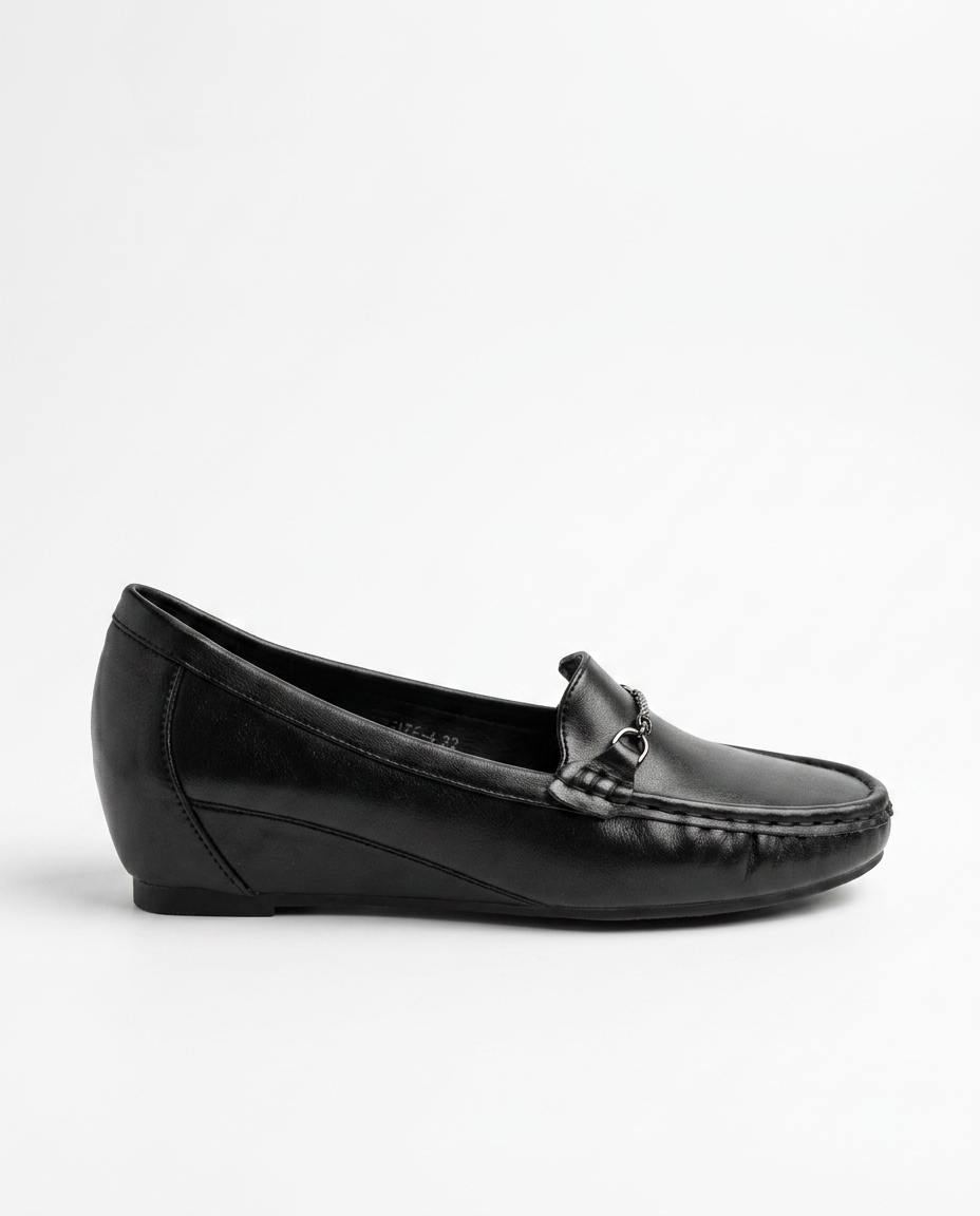 Flat shoe