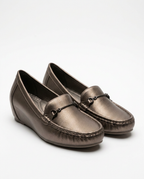 Flat shoe