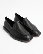 Flat shoe