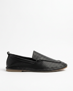 Flat shoe