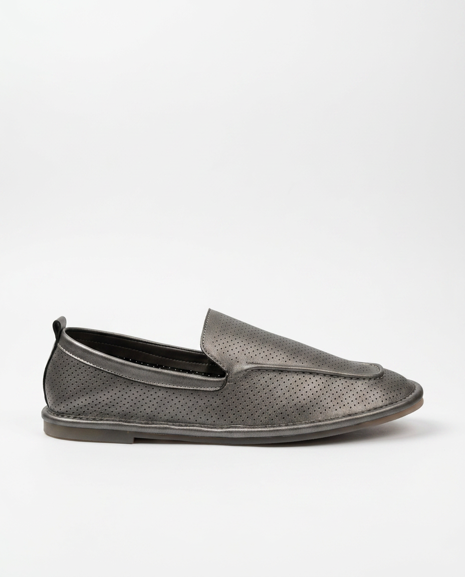 Flat shoe